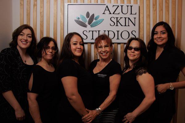 The wonderful woman I am surrounded by. I am so grateful everyday !