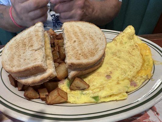 Western Omelet with what they called red skin potatoes (but they don't have red skins!!)
