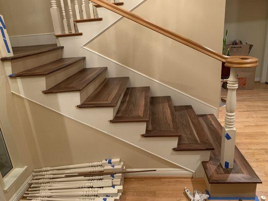 Se puso en los escalones del material vynil alos señores los dejamos contentos en un año nuevo con la calidad que se le entregó el trabajo