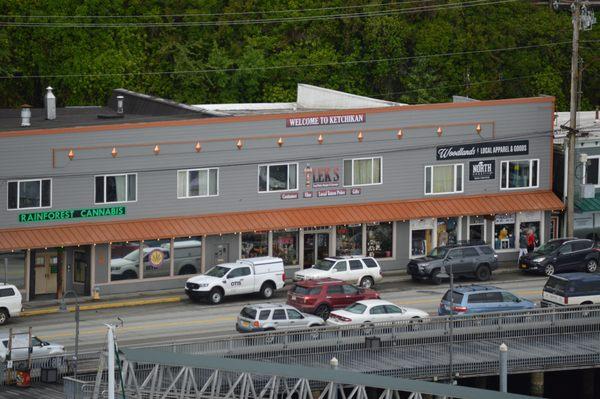 Lek's Thai Tailoring Repairing & Imports