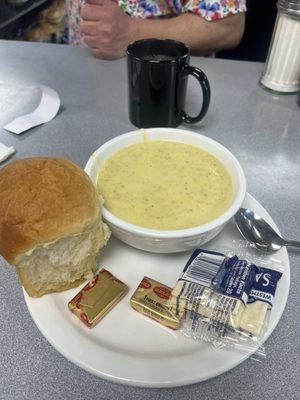 Evey's Cafe & Lounge