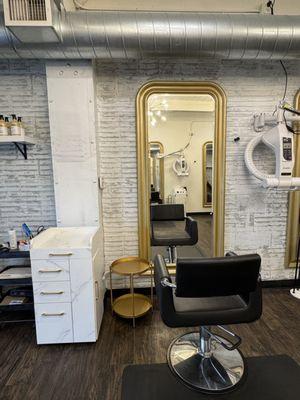 Hairstylist's station