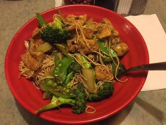 Had the lo mien with tofu. Was great tasting. Vegetables were fresh.