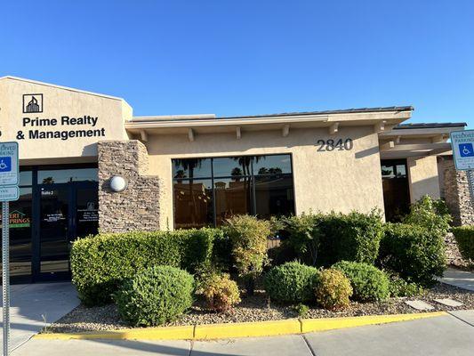 Over 15yr experience real estate service expeirence office to help landlord, investor, seller and tenant's need. Text +1(702)824-2074