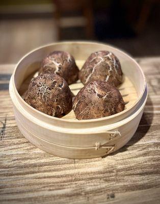 Mushroom and onion bao! So cute and delicious! I love dipping these in the chili oil then teriyaki sauce *chefs kiss*