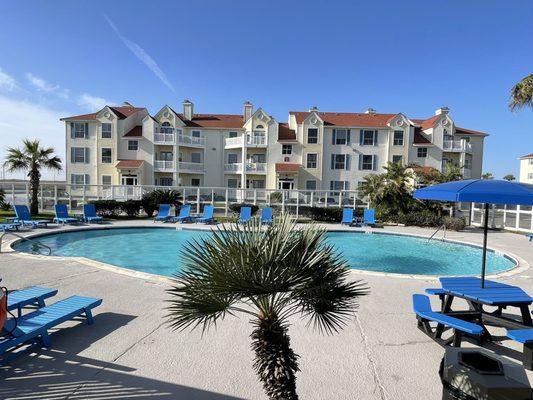 The Beach Club is really a kind of resort. It has the largest pool of all the rentals on Padre Island, a full gym, sauna, and hot tub.