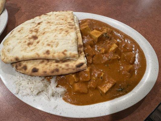 Piña Colada Masala with tofu and cheesy naan ($2 up-charge). Very good flavor!