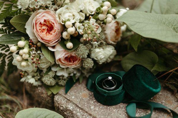 Bouquet and wedding rings!