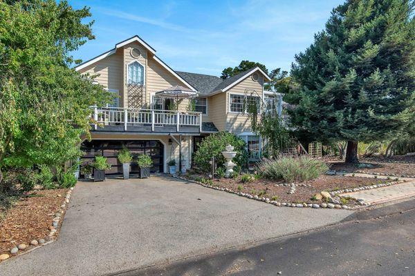 Beautiful Home In Cambria California