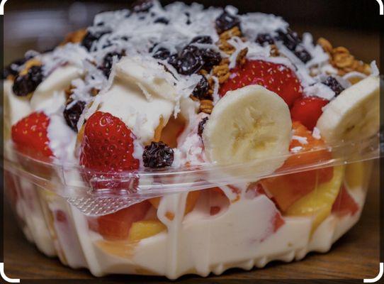 Biónico , a fresh fruit plate with a sweet cream base topped with dried fruits .