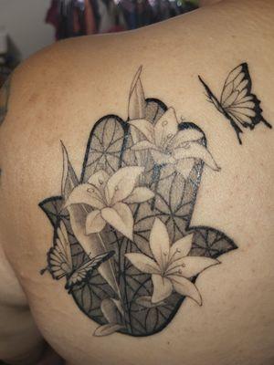 2.5 weeks old. healed already. See other uploaded pic for my artist info.