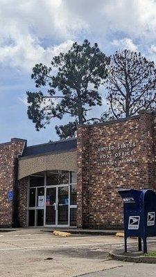 view of the front part of the Clarendon post office building