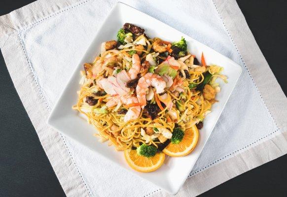 house chow mein- chiken, beef, shrimp, and krab meat