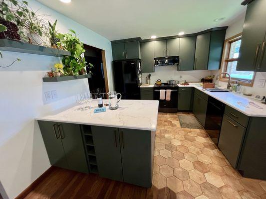 Mid-West Paints & Wallpaper Outlet