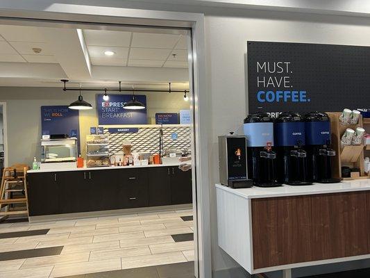 Wonderful breakfast area, and kept filled with great, hot food. The entire area is also kept immaculately!