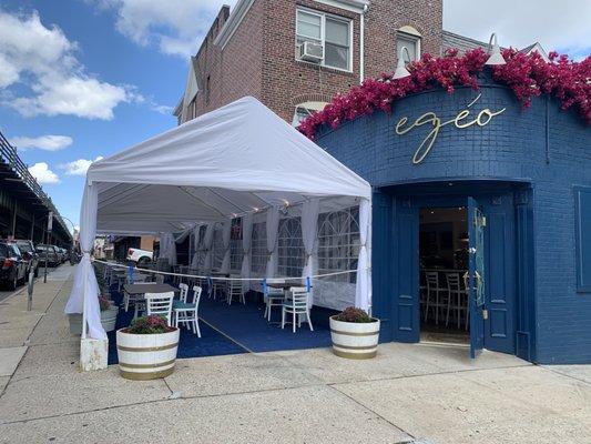 The "dining room". Nice ambience for an outdoor space.
