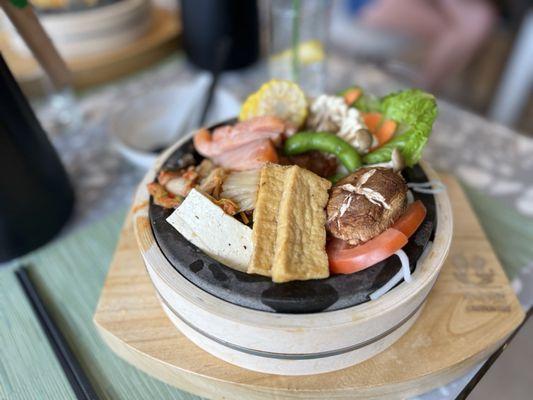 Sauna mee with rice noodles, tofu and salmon in spicy kimchi broth