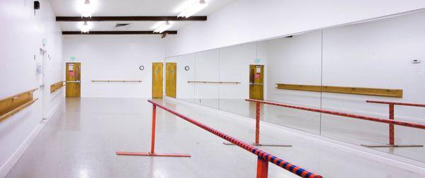 Dance Studio, available for dance rehearsals, yoga, film shoots, and more!
* 40' x 19' Marley dance floor
* AC/Heat
* Free Wi-Fi