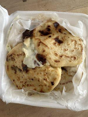 Restaurante Y Pupuseria Las Comadres