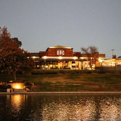 Restaurant on the pond