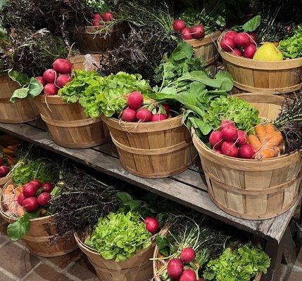 Pound Ridge Organics has a legendary year 'round seasonal C.S.A. consisting of organic local produce, fruit and specialty items.