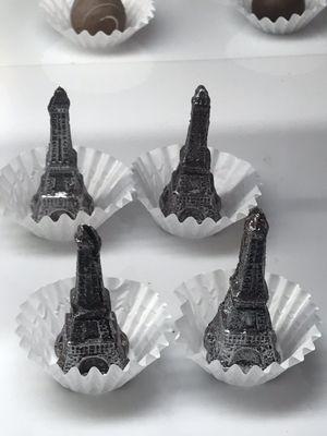 Le Macaron French Pastries