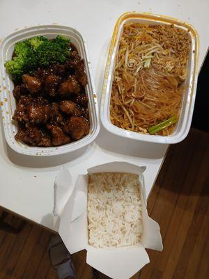 Pad thai, and the thai chicken broccoli thing.