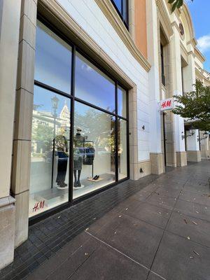 H & M