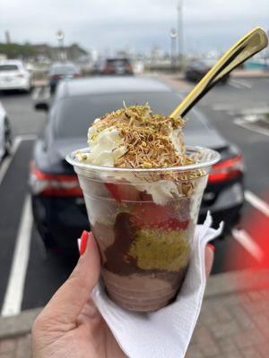 Dubai Strawberry Sundae