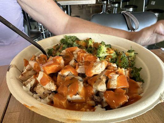Grilled chicken Kale & Broccoli Bowl with buffalo sauce