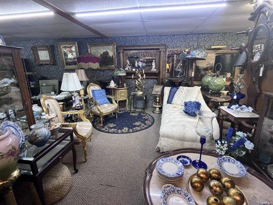 Estate Antiques & Collectibles