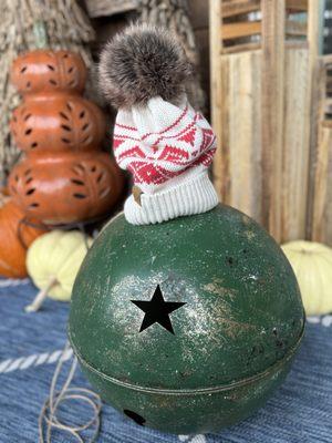 Love their fuzzy hats, warm store and fantastic customer service. Great music. Men's, woman's and tons of gifts!