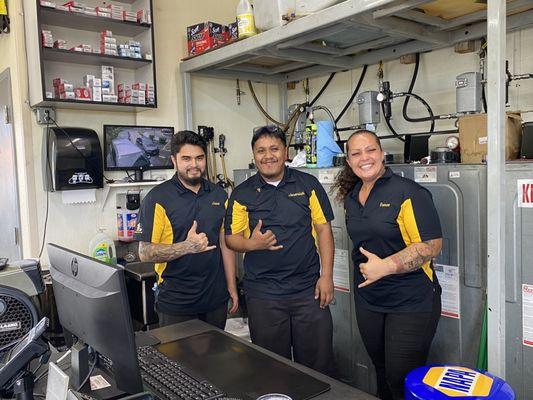 Fast Lube Store Manager-Jesse and his top Notch assistants =)