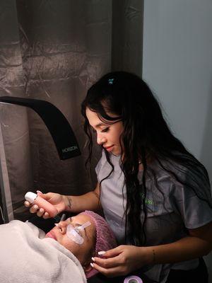 eyelash lifting