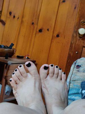 Perfect gel pedicure on my Flintstone toes in my fave color to match my soul :D