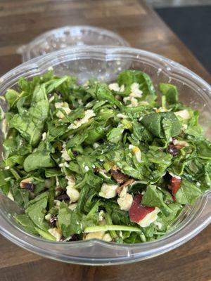 Giannis favorite(spinach, apples strawberries cruising and more