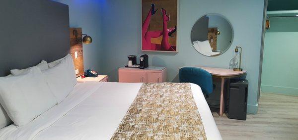 Comfy bed, a bit soft mattress, though.