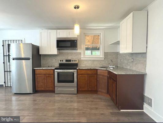 Kitchen remolded: cabinets (base and wall), laminate flooring, backsplash, paint and molding