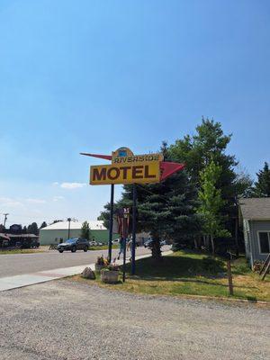 Riverside Motel & Cabins