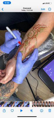 Drawing on the skin for tattoo