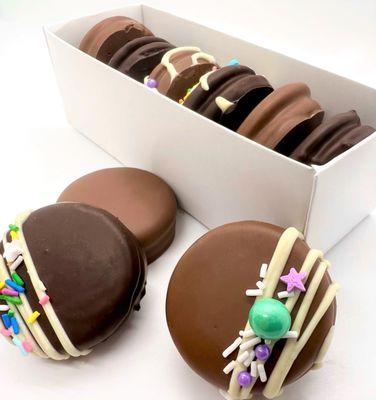 Hand-dipped chocolate covered *GLUTEN FREE Oreos!