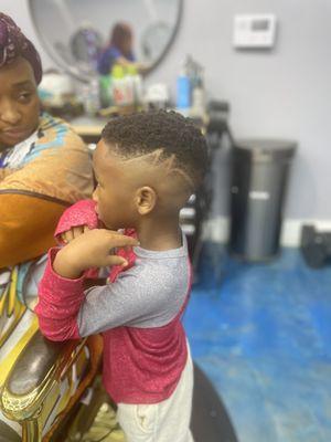 Suite, barbers, bathroom, sitting area, loc-ticions, braiders, stylist