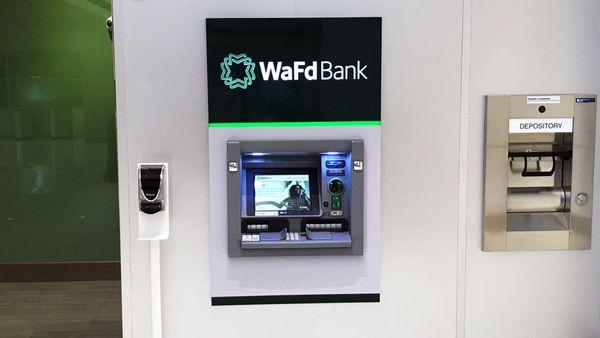 Photo of the WaFd Bank Branch location in Dallas, Texas. Located at 5430 LBJ Freeway, Dallas, TX 75240