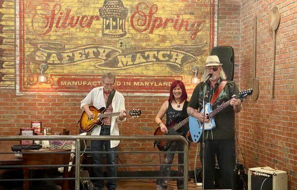 Reggie Right Eye & The Missing Pieces