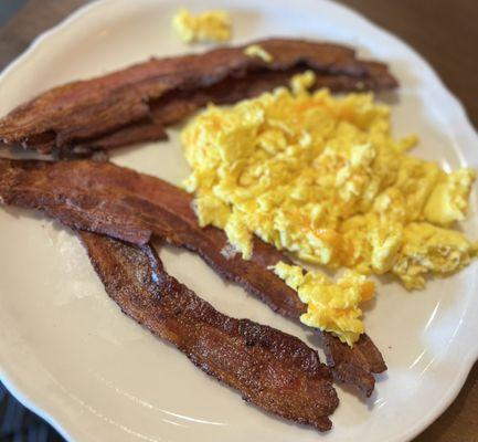 Crispy bacon and eggs and cheese