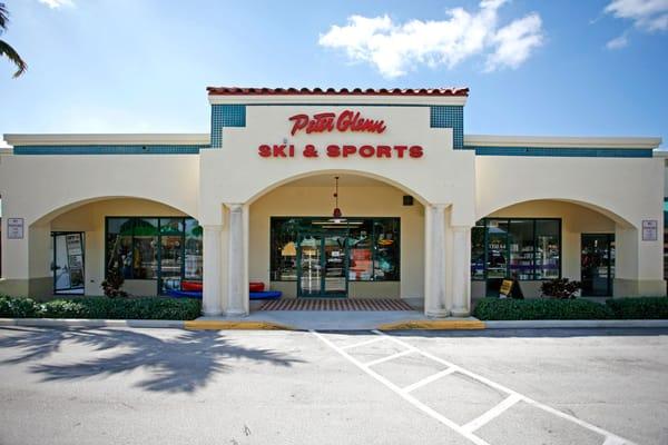 Front entrance to Delray Beach Peter Glenn Store.