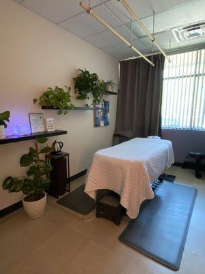 Very high end mechanical massage table!