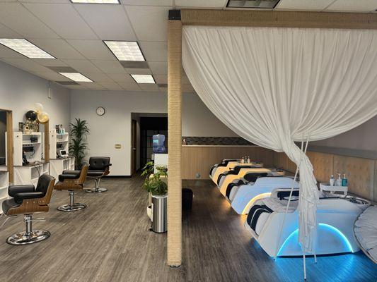 Premium massage head spa bed.