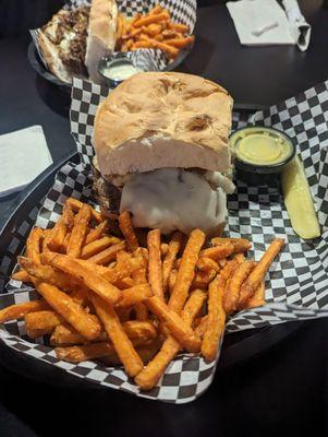 Roundin' Third Sports Grill