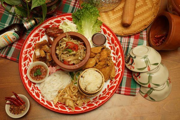 Jumbo papaya
salad platter